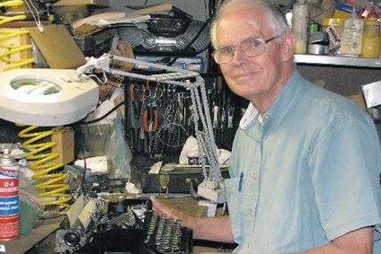 Picture of Bill Skillman with typewriter